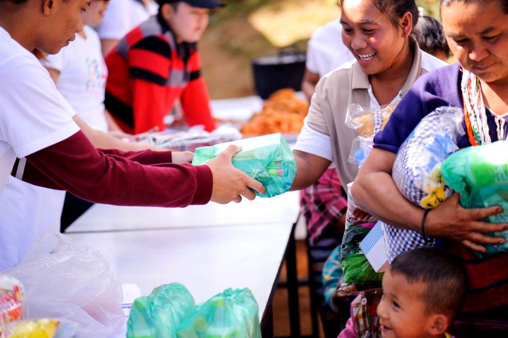 Providing dry food and beverages to 2500 mothers and almsgiving